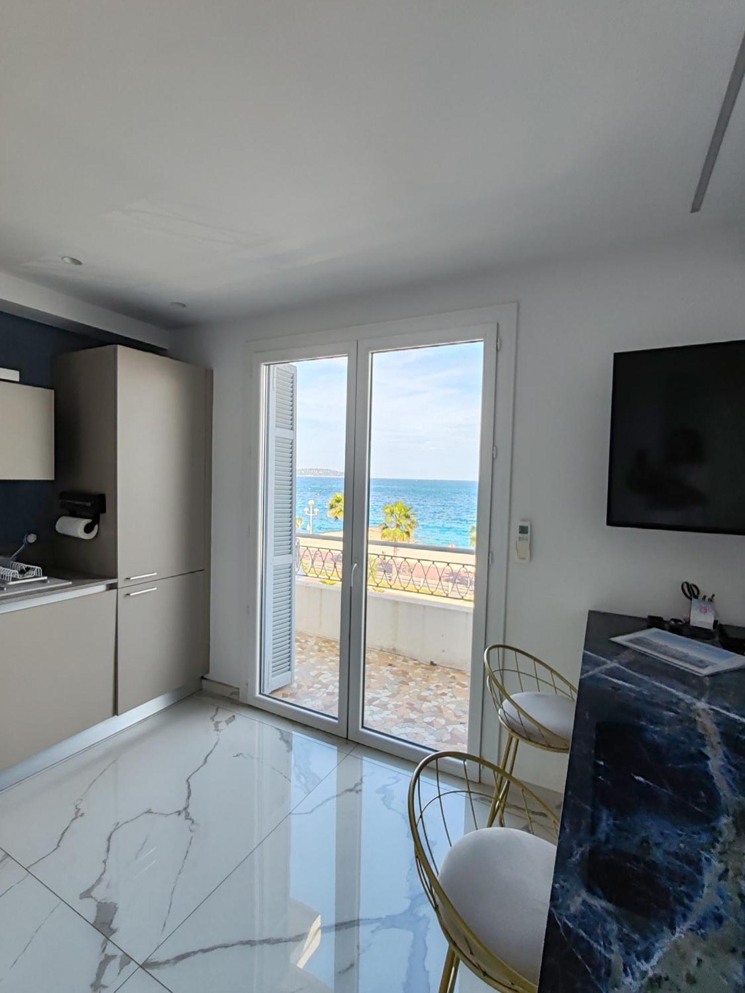 Beach Front, Superbe Appartement Pour 4 Personnes Nisa Exterior foto